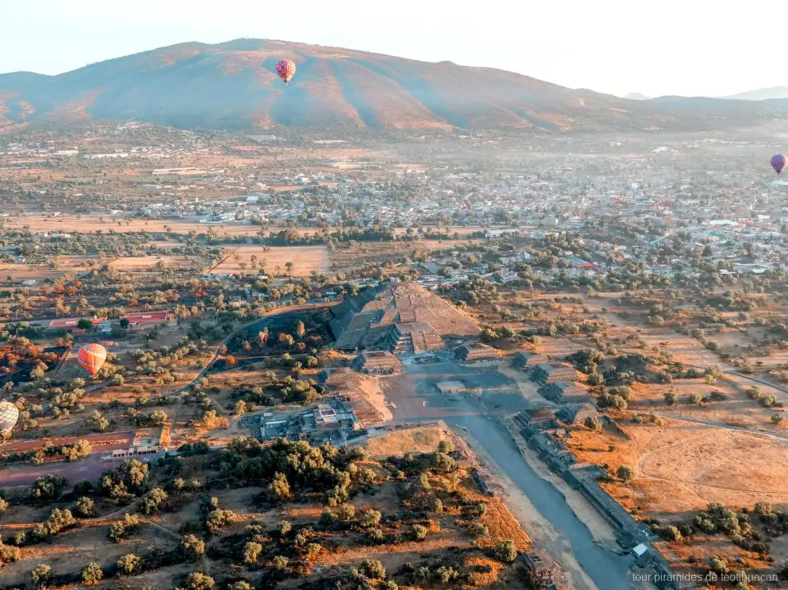 Transporte privado incluido en el vuelo en globo en Teotihuacán