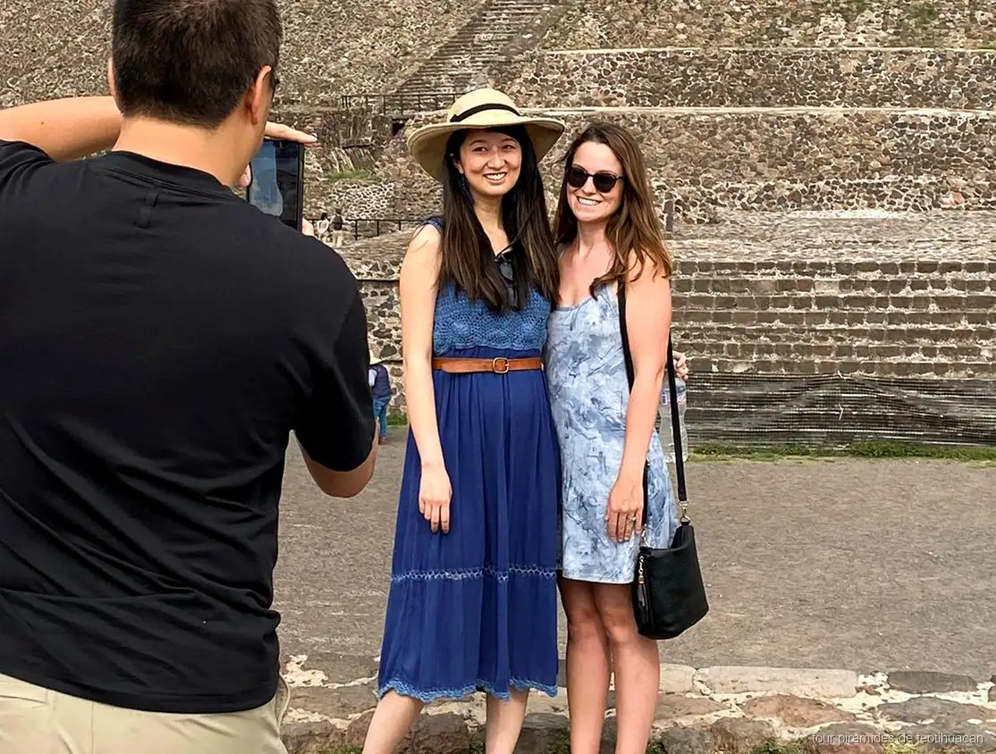 Parada en el Palacio de Quetzalpapálotl en el tour privado a las pirámides de Teotihuacán