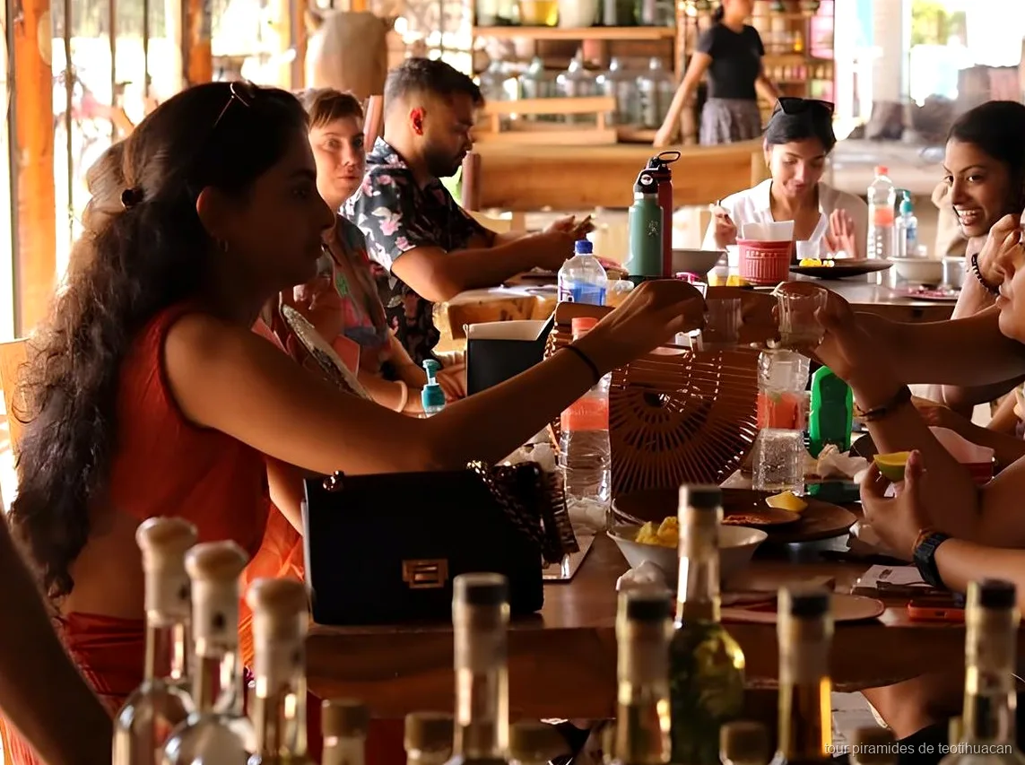 Visita a la Pirámide del Sol incluida en el tour de desayuno premium en Teotihuacán