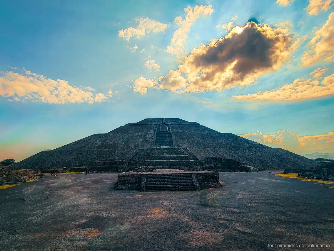 Vista panorámica de las pirámides de Teotihuacán accesible con el boleto sin fila
