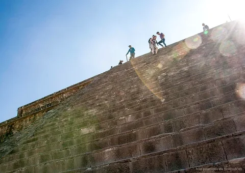 Parada en las ruinas de Tlatelolco en el tour combinado de Teotihuacán y Guadalupe